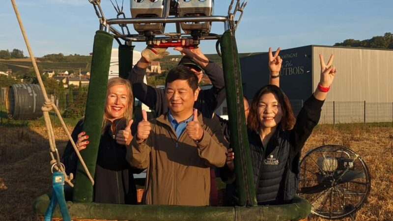 Reims (Pouillon) : Hot Air Balloon Flight with Champagne - FAQs