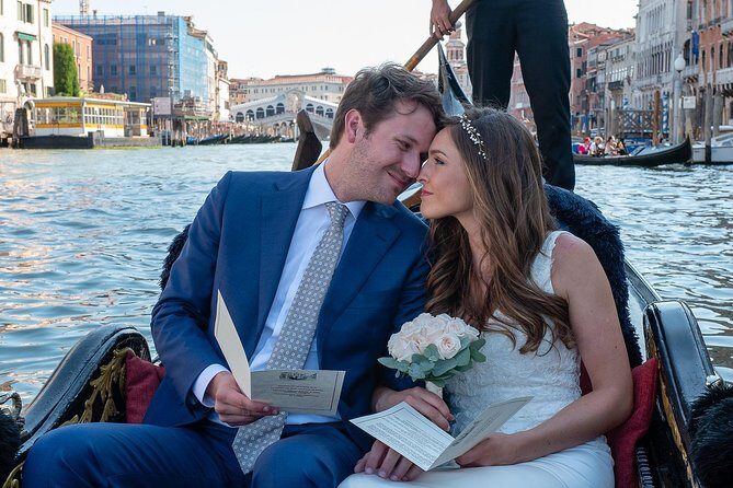 Renew your wedding vows on a romantic gondola - An in-depth look at what to expect