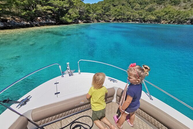 Rent a luxury speed boat for great fun on this Elaphiti Islands tour - Key Points