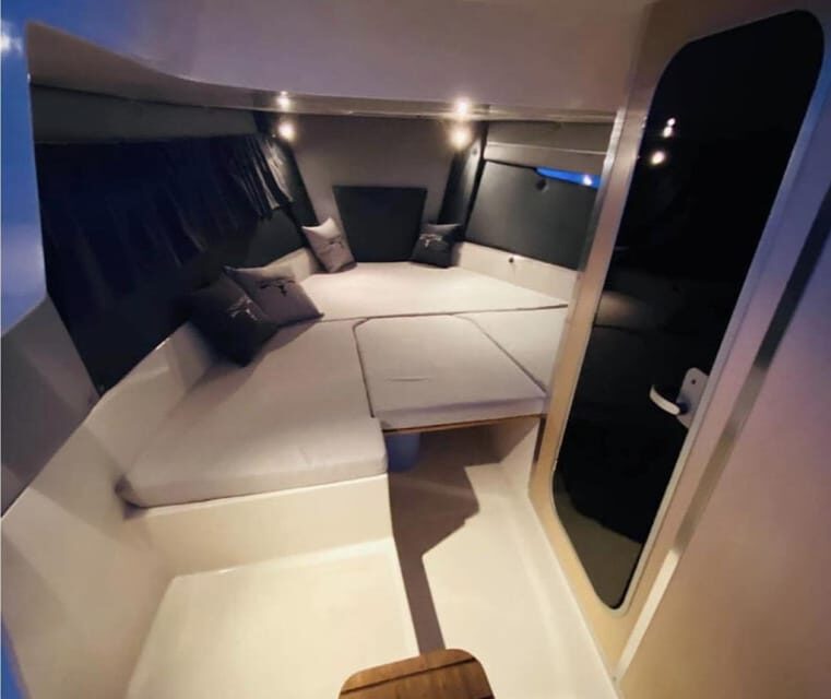 Rent Barca Dylet 85 and explore the Aeolian archipelago. - Key Points