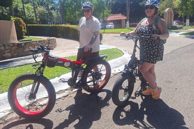 Rent DE electric bikes E-bikes - Exploring Huatulco on an Electric Bike