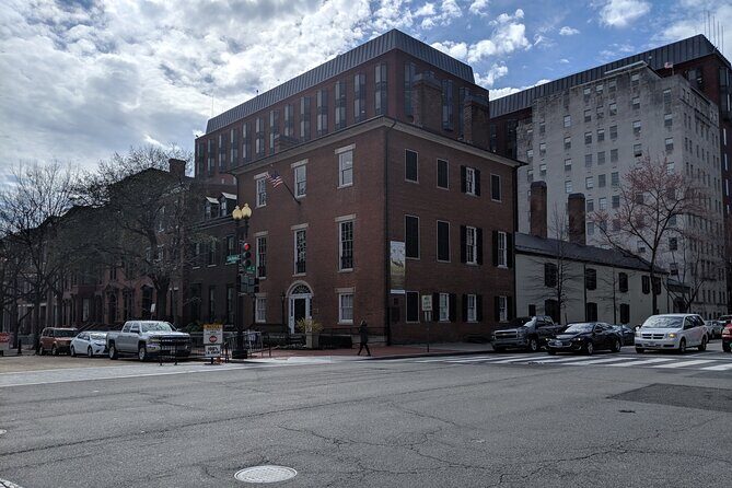 Residences of the Presidentses Walking Tour: Lafayette Square & Foggy Bottom - FAQ