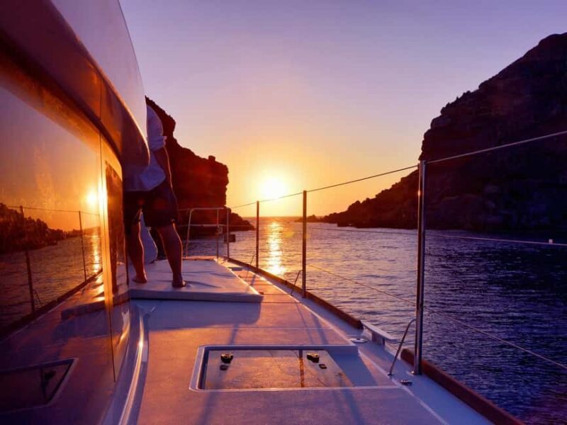 Rethymno: Luxury Sunset Cruise with Dinner and Drinks - The Experience in Detail