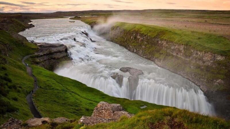 Reykjavik: Golden Circle Midnight Sun Minibus Tour - Key Points