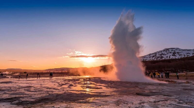 Reykjavik: Golden Circle tour: Geysir, Gullfoss, Thingvellir - Exploring the Golden Circle: What You Can Expect