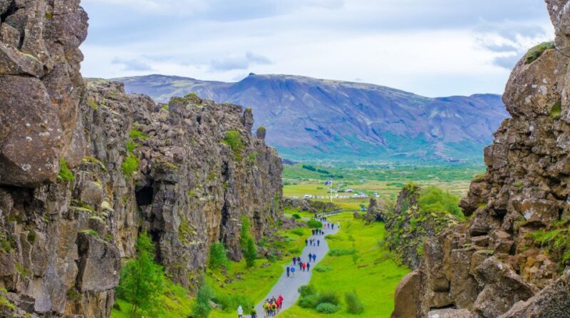Reykjavik: Golden Circle Tour with Blue Lagoon Visit & Entry - The Guide and Experience