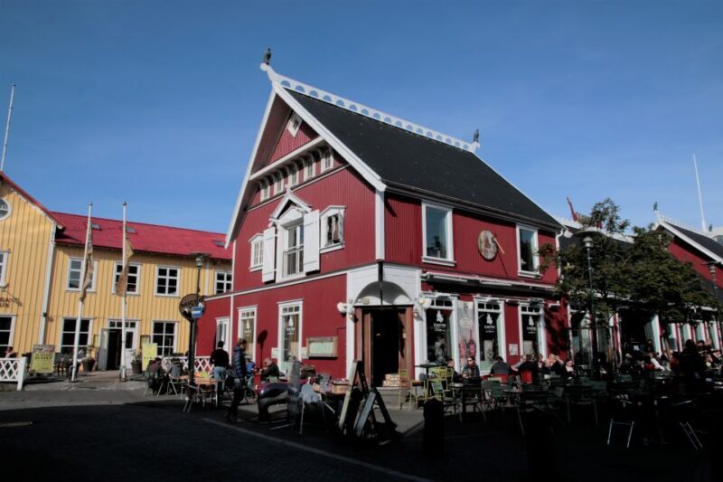 Reykjavik: Guided City Walking Tour - Key Points