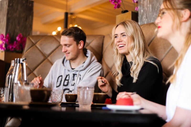 Reykjavik: Guided Foodie Walking Tour with 6 Tastings - Key Points