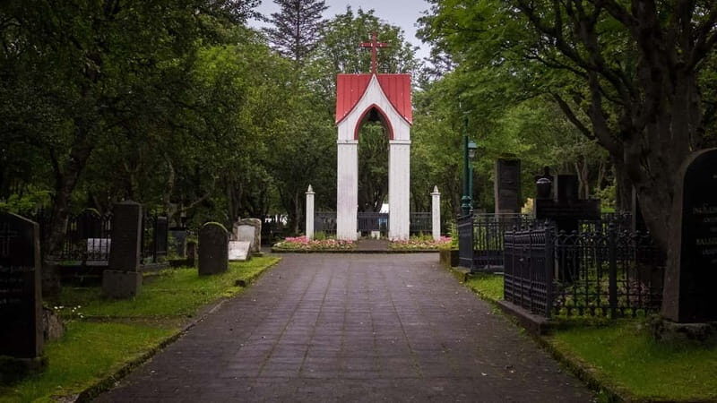 Reykjavik Midnight Sun Ghost Walk - What to Expect on the Reykjavik Midnight Sun Ghost Walk