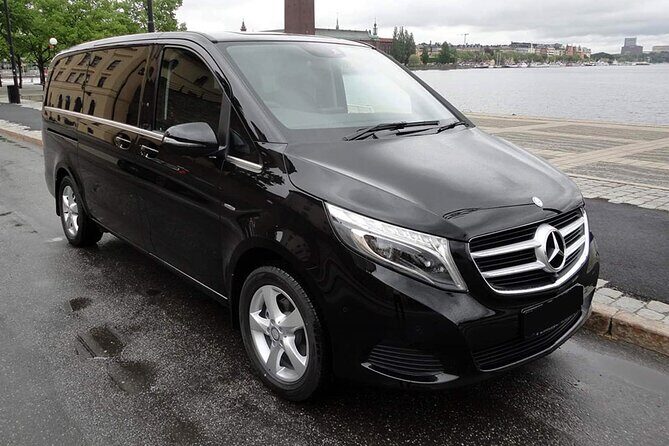 Reykjavik-Private Transfer to/from Keflavík Airport - Who Should Consider This Service?