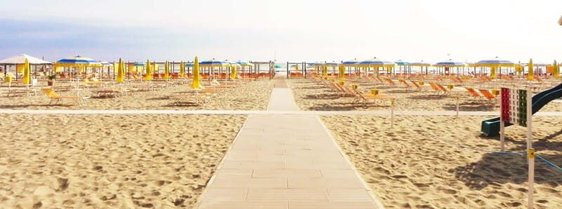 Riccione: 71 Beach with Umbrella, Sunbed, & Aperitif - A Closer Look at the Riccione Flamingo Beach Experience