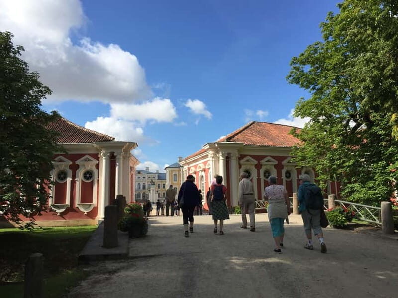 Riga: Bauska Castle, Rundale Palace and Hill of Crosses Trip - Discover Latvia and Lithuania in a Day: Bauska Castle, Rundale Palace, and Hill of Crosses Tour