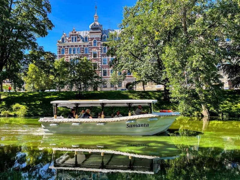 Riga: Canal Boat Sightseeing Tour With Audio guide - Latvian National Theatre and Bastejkalns Park: culture from the water