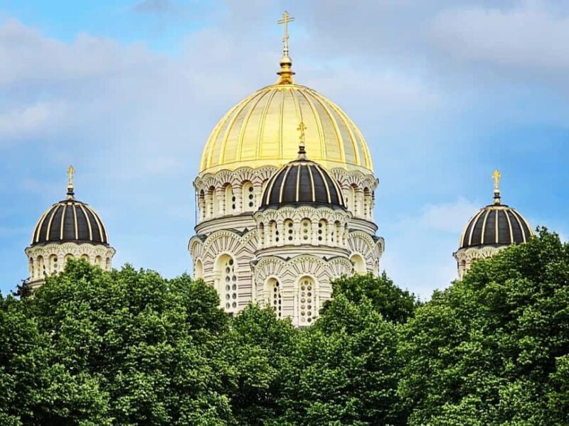 Riga Old Town, Art Nouveau and Central Market Tour by car - Exploring Riga’s Old Town on Foot