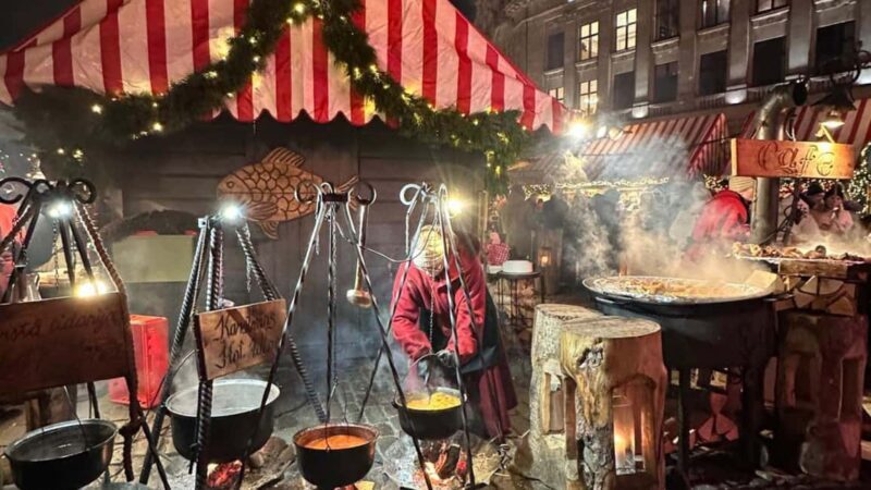 Riga: Old Town Legends & Christmas Spirit Walking Tour - The Christmas Market Experience