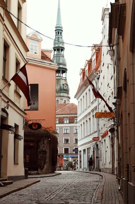 Riga: Old Town Tour with Latvian Wine and Cheese Tasting - Key Points