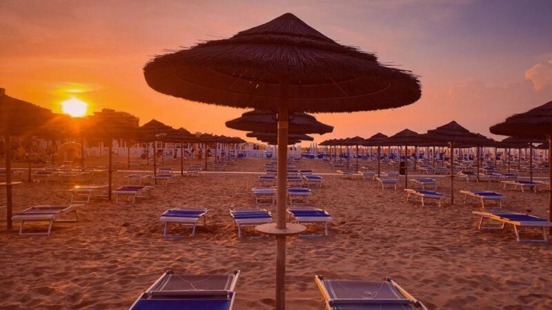 Rimini: Beach umbrella, drink and Jacuzzi at 26 TikiBeach - A Detailed Look at the Experience
