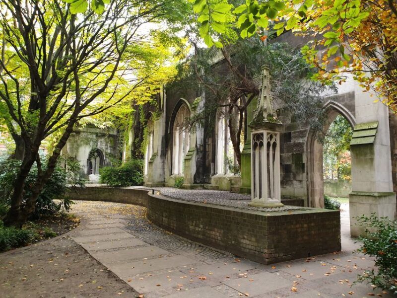Roman Ruins to Blitz Bombings: London's Fiery History - Serene Gardens and Fire Memorials