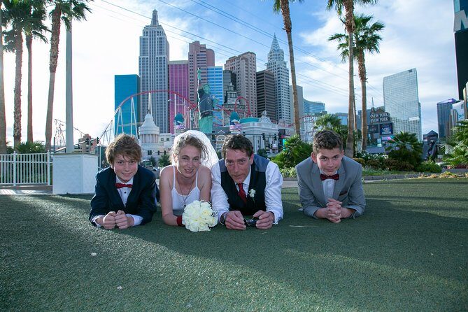 Romantic 2 Hour Photo Tour by Limousine - The Experience: Setting the Scene