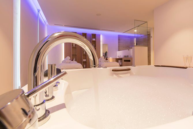 Romantic couple massage + SPA entry and private jacuzzi with cava - Is It Worth the Price?