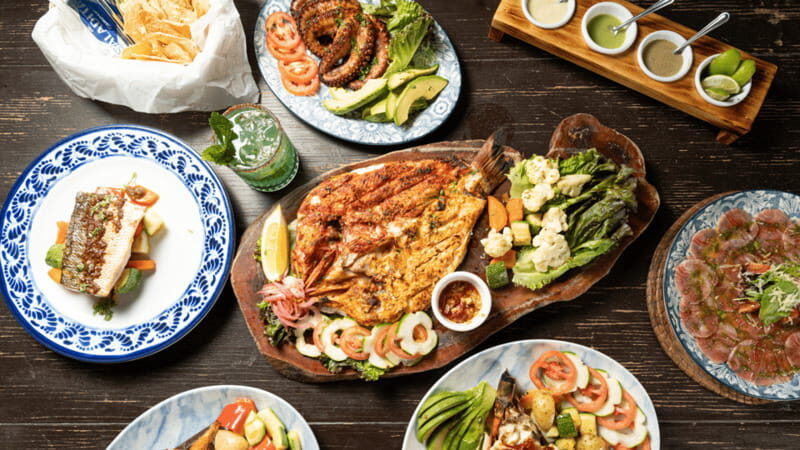 Romantic dinner in front of the sea - The Details That Matter