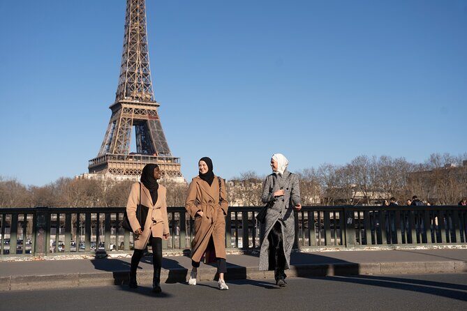 Romantic Eiffel Tower Couple Photoshoot - What to Expect from Your Photoshoot