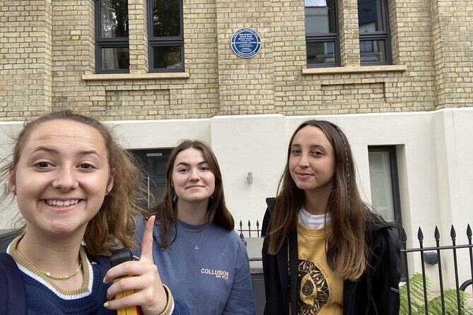 Romantic Notting Hill: Self-Guided Love Story Puzzle Walk - FAQ