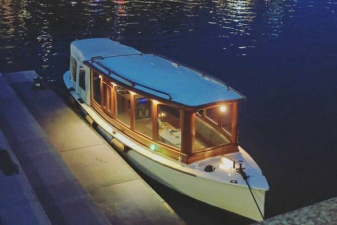 Romantic Private Boat Tour Amsterdam 90min incl welcome drink - The experience on board