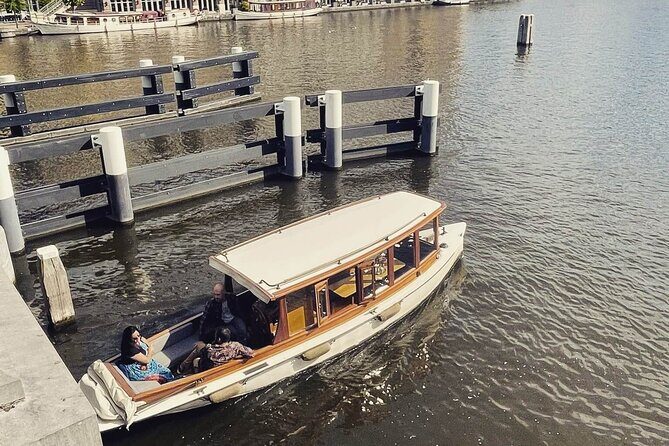 Romantic Private Boat Tour Amsterdam 90min incl welcome drink - Wrapping up