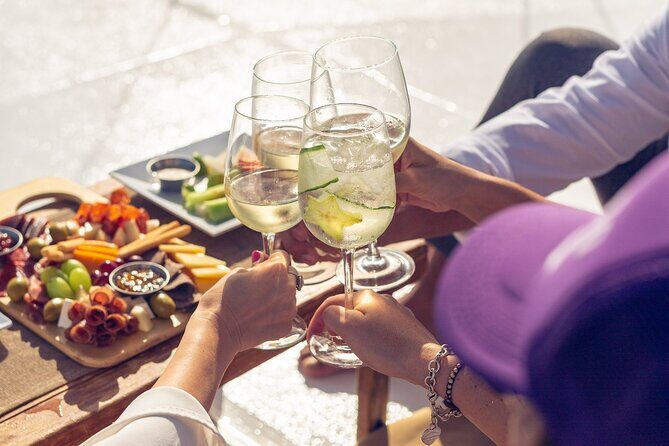 Romantic Sailboat Sunset: Live Music, Premium Bar & Dinner -Cabos - Who Is This Tour Best For?