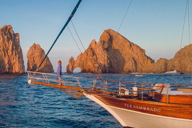 Romantic Sailboat Sunset: Live Music, Premium Bar & Dinner -Cabos - FAQ