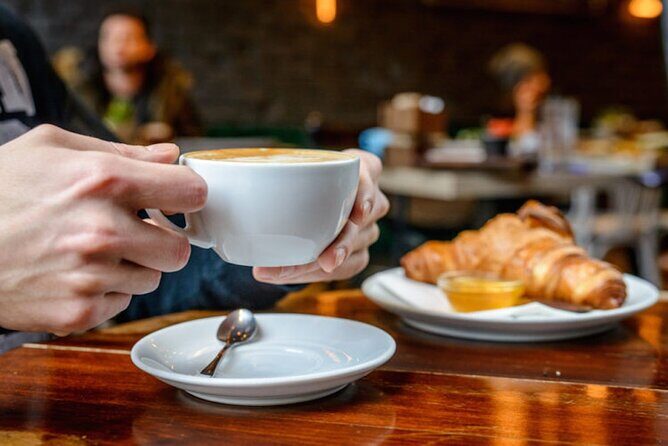 Rome at Sunrise Walking Tour: Pantheon Trevi Fountain & Breakfast - Visiting the Pantheon: A Quiet Marvel