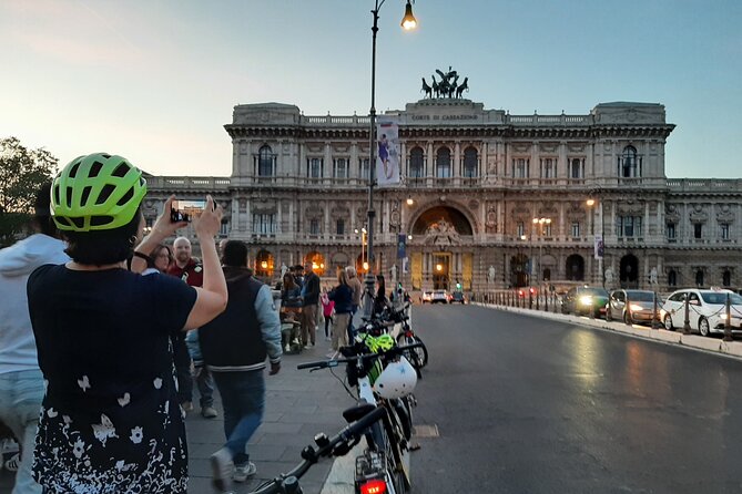 Rome by Night E-Bike Tour with Pizza Option - Piazza Venezia: a quick, high-impact photo pause