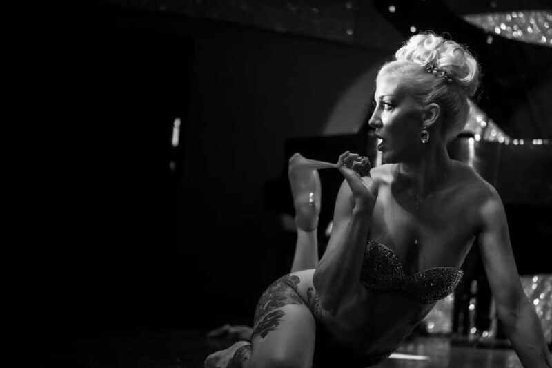 Rome: Cabaret Burlesque Show Experience with Dinner - Key Points