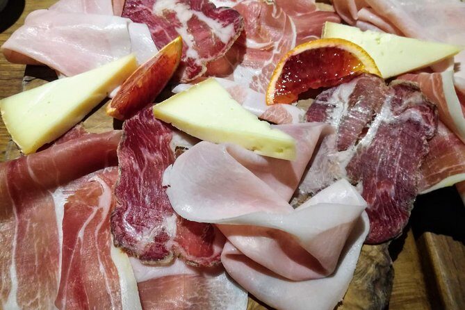 Rome Campo de Fiori and Jewish Ghetto Street Food Tour - Atmosphere and Group Size