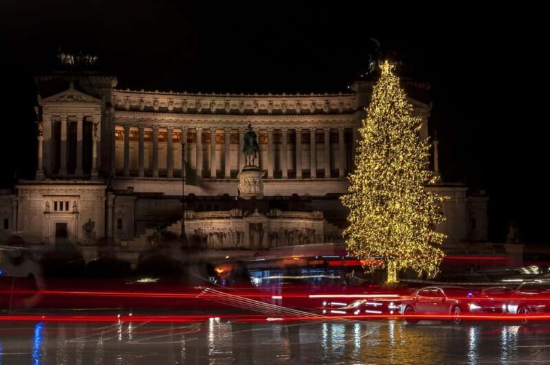 Rome: Christmas Walking Tour with Hot Drink and Sweet - Key Points