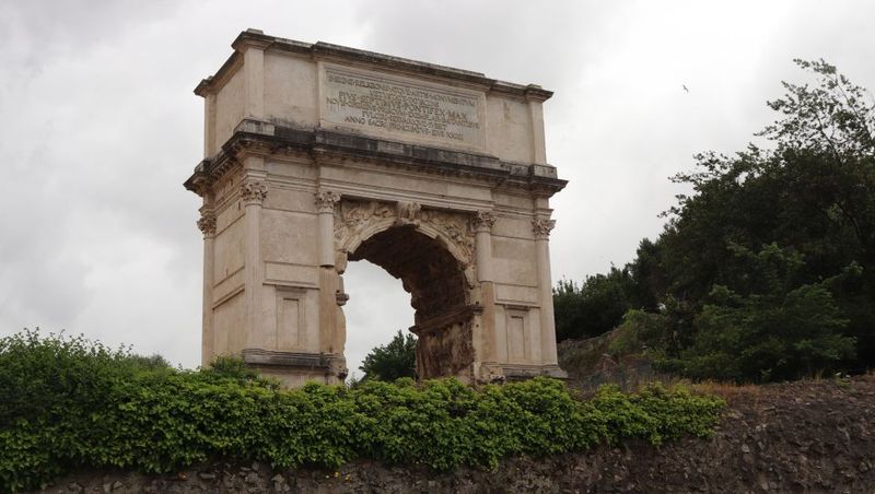 Rome: Colosseum Arena Floor, Roman Forum & Palatine Tour - Group size, pacing, and the comfort factor