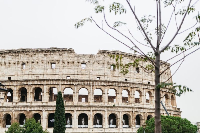 Rome: Colosseum, Palatine Hill & Roman Forum Guided Tour - Roman Forum and Via Sacra: Where Roman Life Happened
