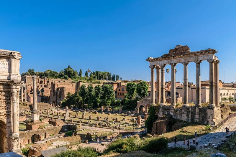 Rome: Colosseum, Roman Forum And Palatine Hill Guided Tour - Palatine Hill: Views, Elite Lifestyles, and a Change of Pace