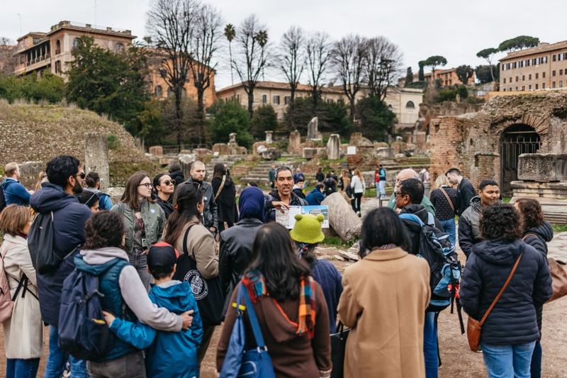 Rome: Colosseum,Forum & Palatine Tour + Optional Arena Floor - Walking through the Roman Forum: what to watch for