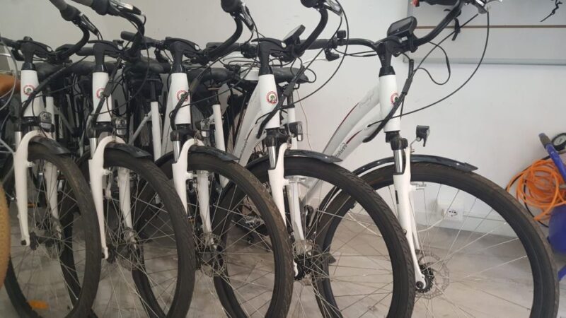 Rome: Electric Bike Rental Service - Key Points