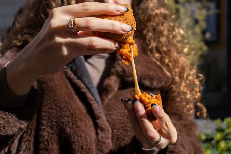 Rome: Guided Food Walking Tour with Wine in Trastevere - Stop 5: Fiordiluna dessert (20 minutes to finish sweet)