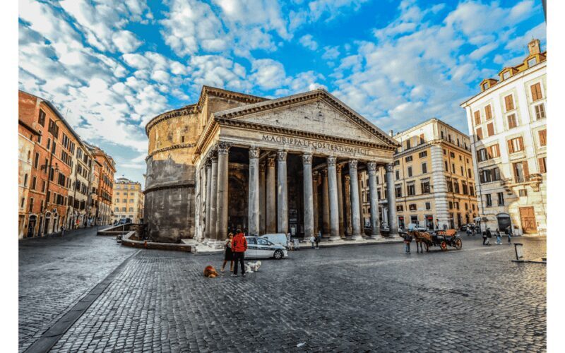 Rome: Guided Tour of its Squares and Fountains for Spanish Speakers - Key Points