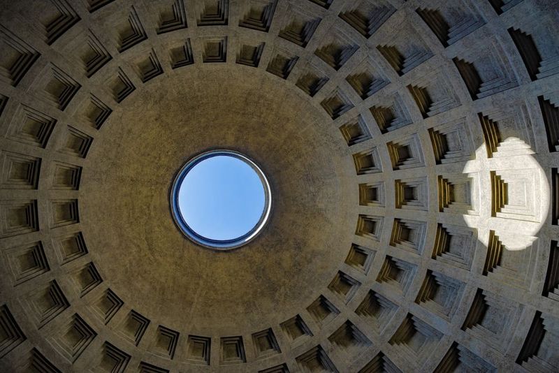 Rome: Pantheon Timeless Marvel Guided Tour with Entry Ticket - Step Inside: The Oculus and the Ceiling With Golden Stars