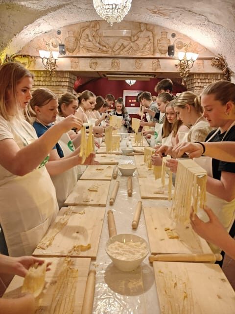 Rome: Pasta & Tiramisu Cooking Class near the Spanish Steps - Key Points