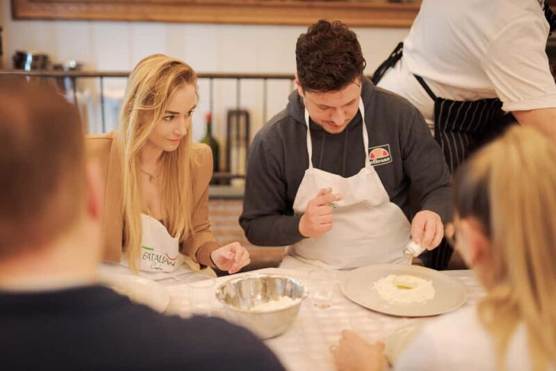 Rome: Pizza Cooking Class in Piazza Navona with Drinks - Key Points