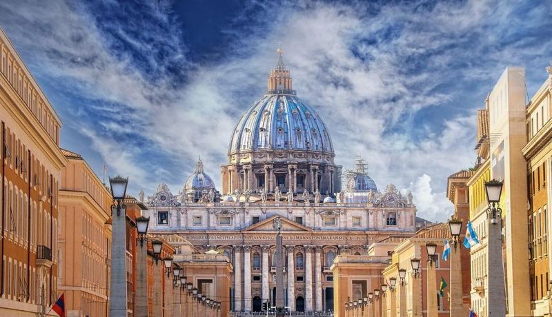 Rome: St. Peter's Basilica Express Guided Tour - Vatican Grottoes: where the tombs are and why it feels different