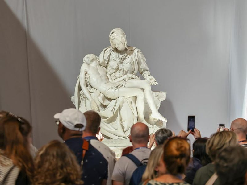 Rome: St. Peter's Basilica, La Pietà, Papal Tombs and Dome - Papal Tombs and Vatican Grottoes: History You Can Actually Hear