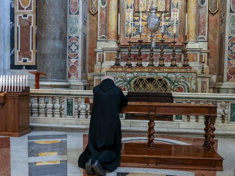 Rome: St. Peter's Basilica, La Pietà, Papal Tombs and Dome - Dress Code and Rules: What You Must Wear (and What You Can’t Bring)