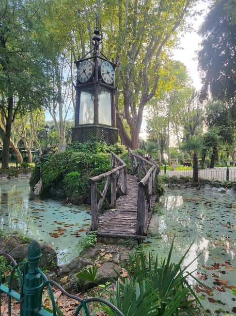 Rome: Villa Borghese Lake Tour by boat, rowing independently + golf cart - FAQs